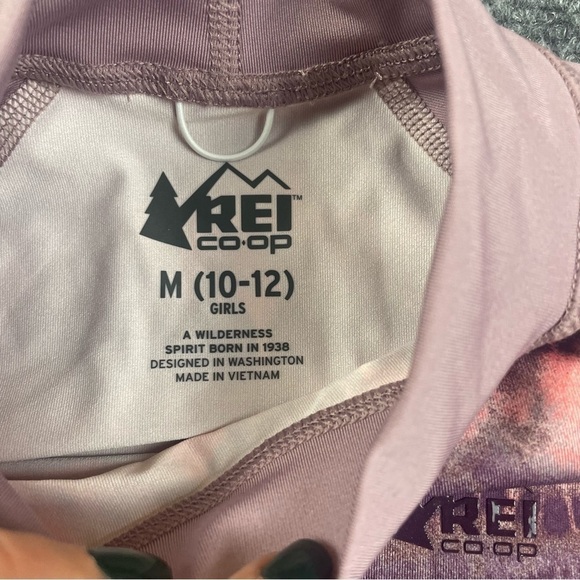 REI CO-OP Girls Long Sleeve swim shirt Rash guard purple/pink Tye dye M (10/12) - Picture 5 of 6